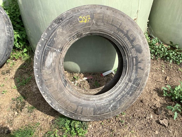 Michelin band 235/75r17.5 - afbeelding 1 van  3