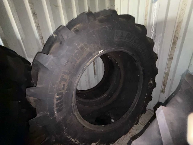 Michelin multibib 650/65r38 tractor banden (2x) - afbeelding 1 van  1