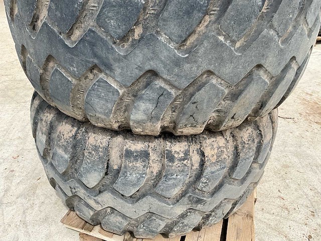 Michelin unisteel 630/55 r26 band op velg (2x) - afbeelding 2 van  2