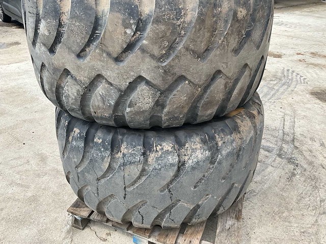 Michelin unisteel 630/55 r26 band op velg (2x) - afbeelding 3 van  6
