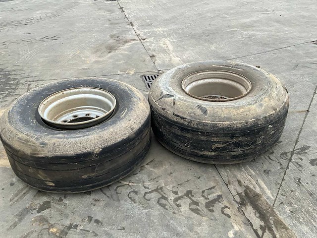 Michelin vrachtwagenband met velg (2x) - afbeelding 11 van  17