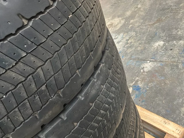 Michelin vrachtwagenbanden (4x) - afbeelding 4 van  6