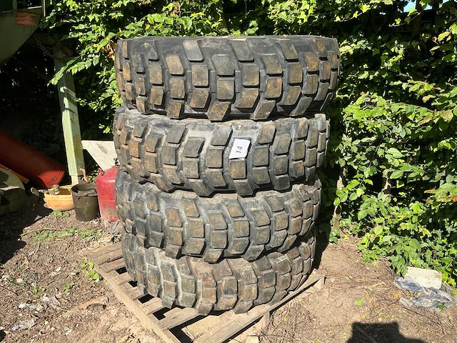 Michelin x vrachtwagenband / militaire band (4x) - afbeelding 1 van  7