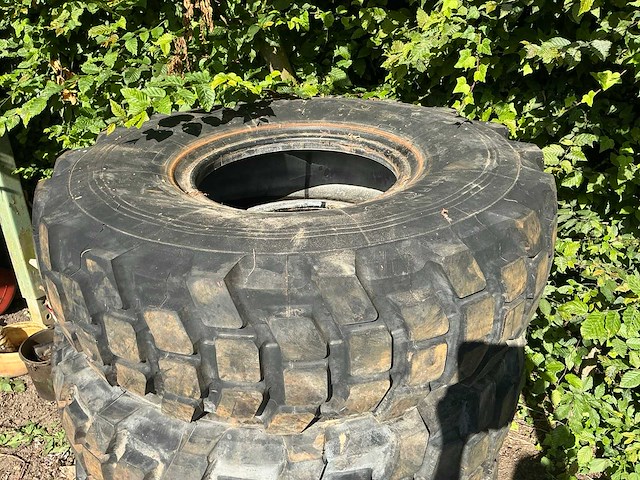 Michelin x vrachtwagenband / militaire band (4x) - afbeelding 3 van  7