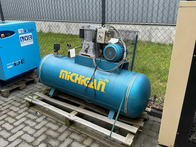Michigan luchtcompressor - afbeelding 1 van  3