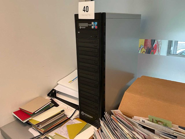 Microboards cd/dvd duplicator toren - afbeelding 1 van  4