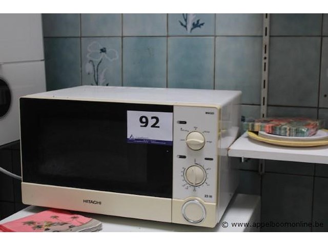 Microgolfoven, koffieapparaat senseo en waterkoker - afbeelding 1 van  1