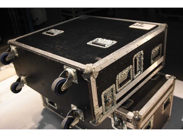 Midas - m32 - digital mixing console - afbeelding 2 van  4