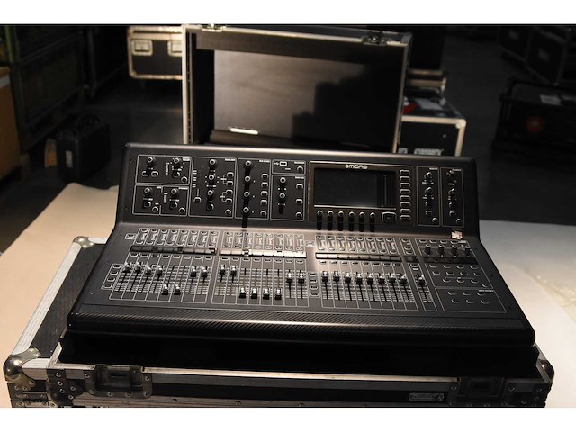 Midas - m32 - digital mixing console - afbeelding 3 van  4