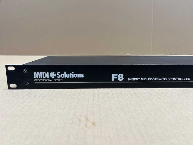 Midi solutions t8 8-input midi footswitch controller - afbeelding 2 van  6