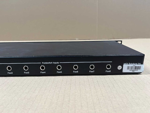 Midi solutions t8 8-input midi footswitch controller - afbeelding 6 van  6