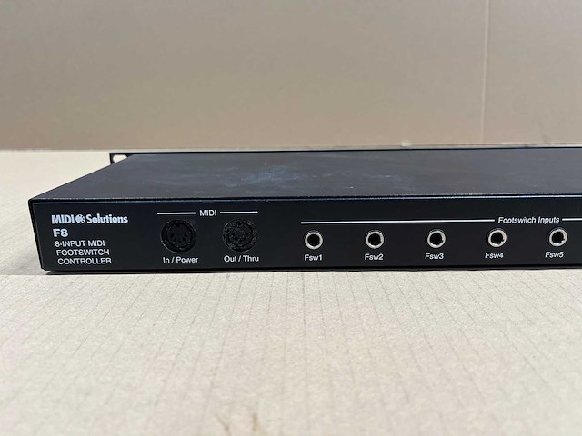 Midi solutions t8 8-input midi footswitch controller - afbeelding 5 van  6