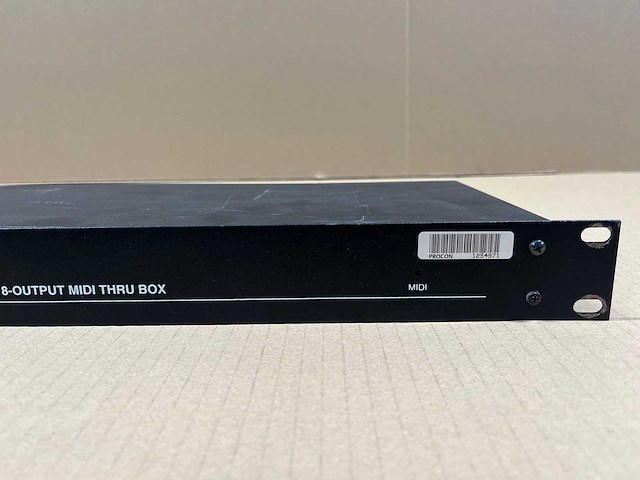 Midi solutions t8 8-output midi thru box - afbeelding 3 van  6