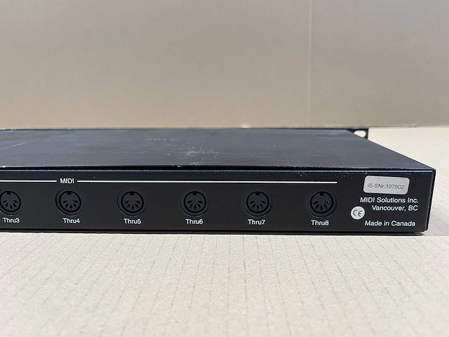 Midi solutions t8 8-output midi thru box - afbeelding 6 van  6
