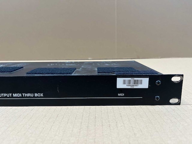 Midi solutions t8 8-output midi thru box - afbeelding 3 van  6