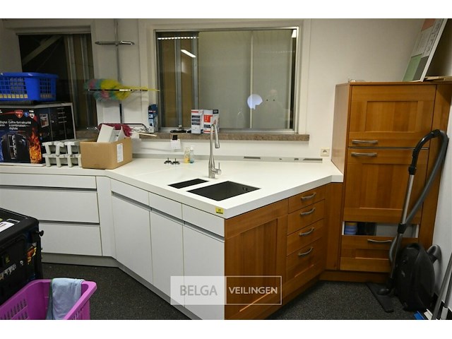 Miele keuken met corian blad - afbeelding 1 van  4