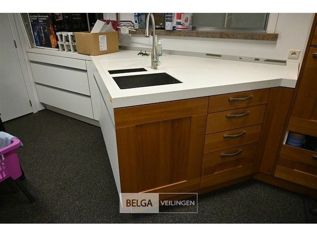 Miele keuken met corian blad - afbeelding 2 van  4