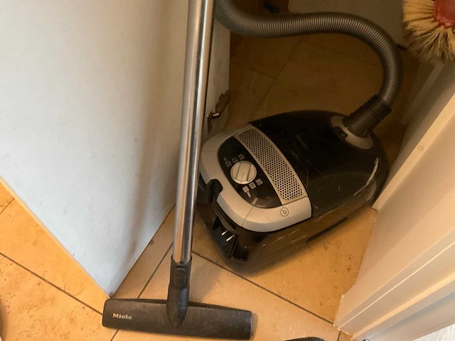 Miele s5211 stofzuiger en poetsgerei - afbeelding 1 van  3