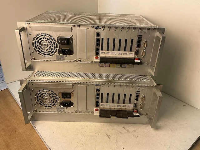 Mikro elektronik cpci-bgtr 4he stuurrack (2x) - afbeelding 1 van  7