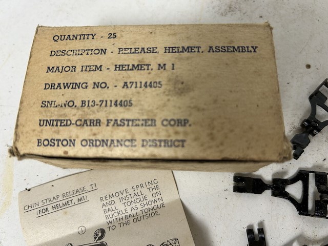 Militaria: 25 x us helm chin strap release 1944 - afbeelding 3 van  5