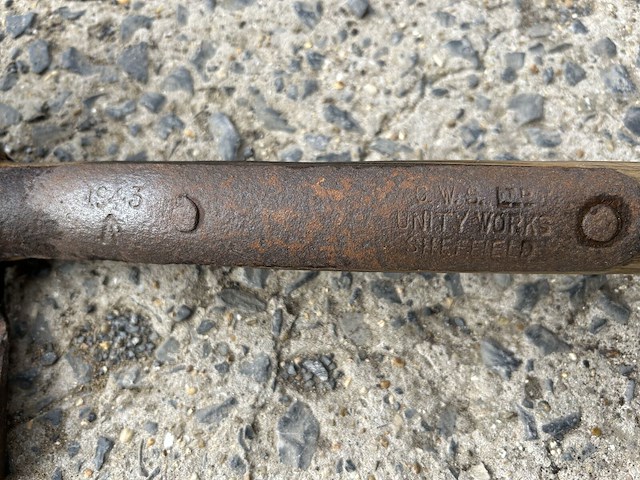 Militaria: engelse schup gedateerd 1943 - afbeelding 2 van  4