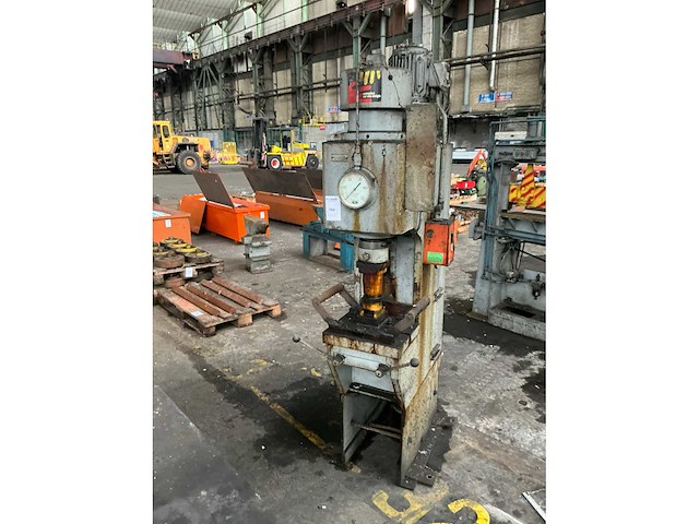 Mills hydraulische ponsmachine - afbeelding 1 van  2