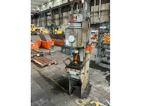 Mills hydraulische ponsmachine - afbeelding 1 van  2