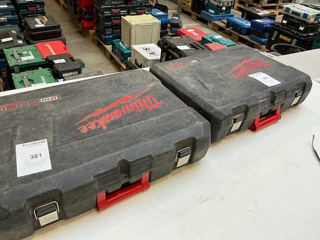 Milwaukee accu-boorhamer (2x) - afbeelding 8 van  8