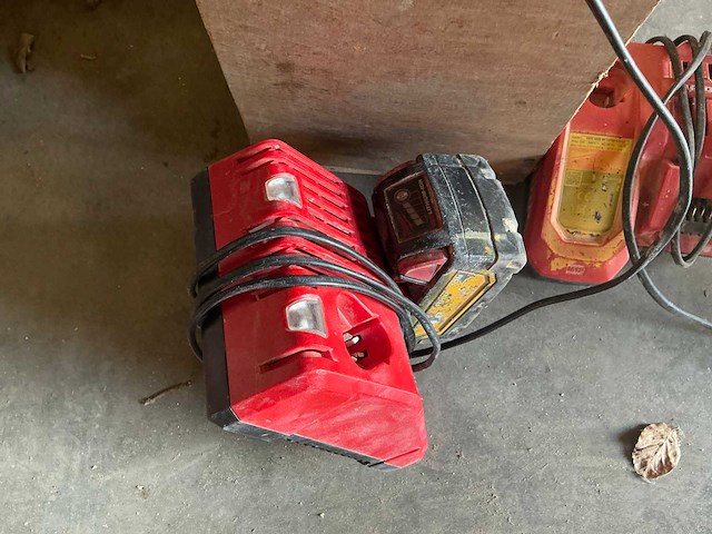 Milwaukee acculader (2x) - afbeelding 3 van  4