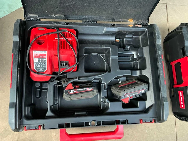Milwaukee acculader - afbeelding 1 van  3