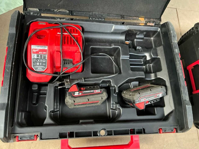Milwaukee acculader - afbeelding 2 van  3