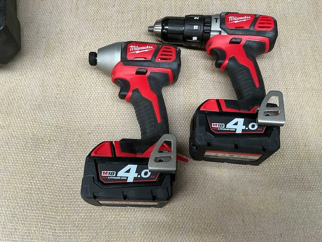 Milwaukee diverse accu schroefboormachine (2x) - afbeelding 3 van  4
