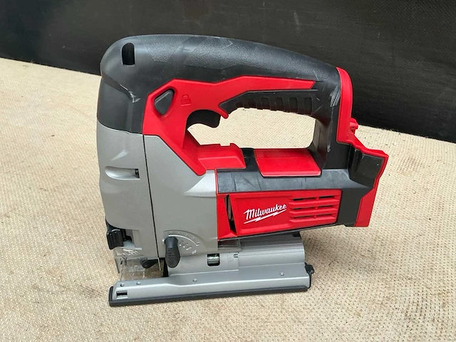 Milwaukee hd18 js decoupeerzaag - afbeelding 1 van  4