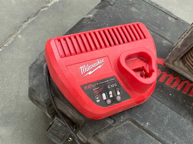 Milwaukee m12 3pl bouwlaser/accu kruislijnlaser - afbeelding 6 van  7