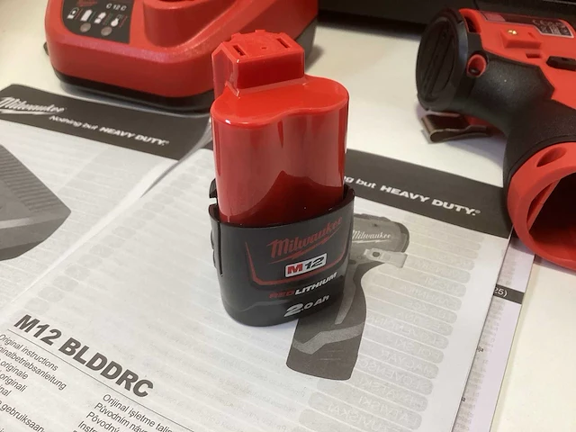 Milwaukee m12 blddrc-202c accu schroefboormachine 12v 2.0ah in koffer - afbeelding 5 van  8