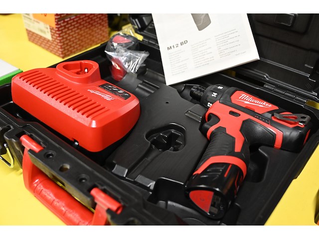 Milwaukee m12 boor/schroefmachine - afbeelding 1 van  4