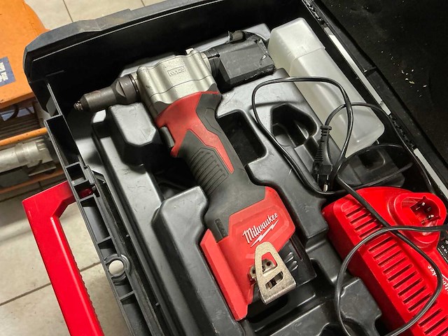 Milwaukee m12 bprt accu-blindklinktang - afbeelding 2 van  4