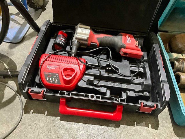 Milwaukee m12 bprt blindklinknageltang - afbeelding 1 van  4