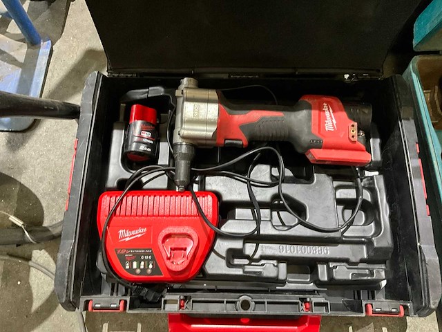 Milwaukee m12 bprt blindklinknageltang - afbeelding 2 van  4