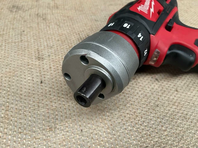 Milwaukee m12 pcg / m12 bddx kitspuit / schroefboormachine - afbeelding 7 van  8