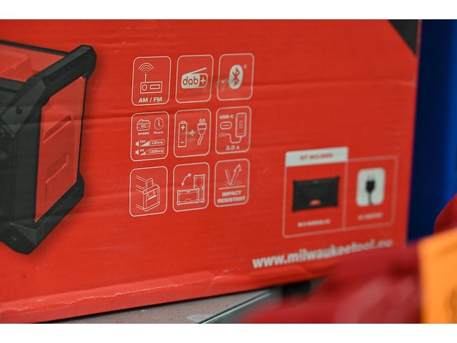 Milwaukee m18 accu werfradio - afbeelding 2 van  2