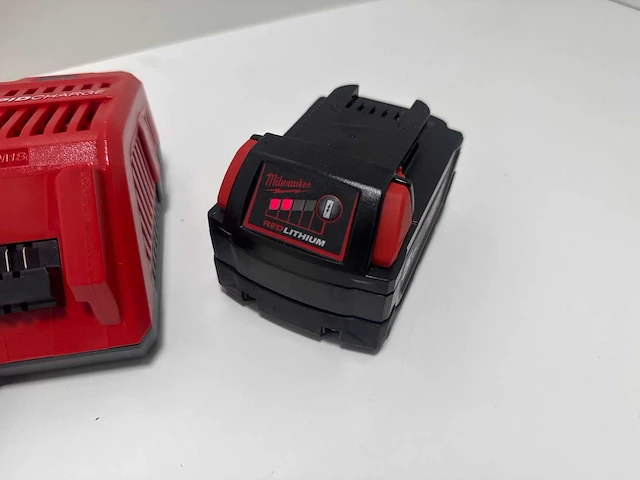 Milwaukee m18 b5 / m12-18fc accu + lader - afbeelding 3 van  6