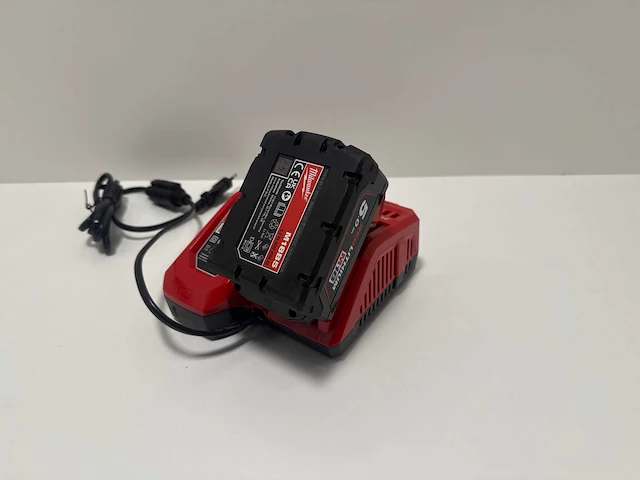 Milwaukee m18 b5 / m12-18fc accu + lader - afbeelding 5 van  6