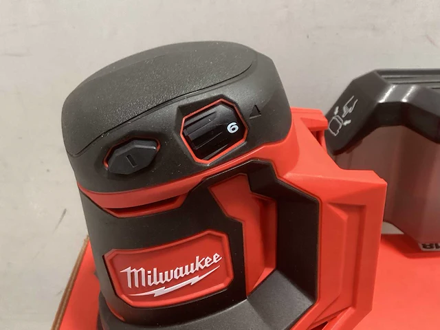 Milwaukee m18 bos125-0 18v li-ion accu excentrische schuurmachine body - 125mm - afbeelding 4 van  5