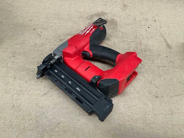 Milwaukee m18 cn18gs tacker - afbeelding 1 van  4