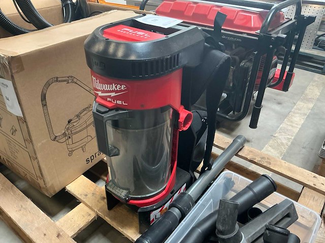 Milwaukee m18 fbpv ruggedragen accu stofzuiger - afbeelding 1 van  6