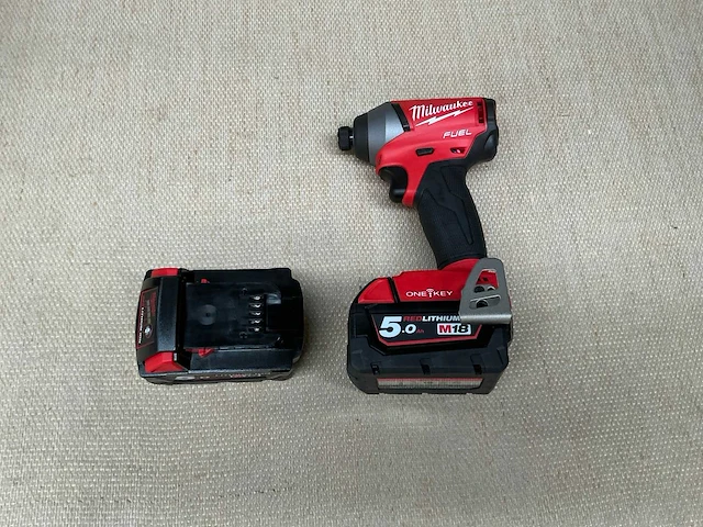 Milwaukee m18 oneid accu slagschroevendraaier - afbeelding 1 van  3