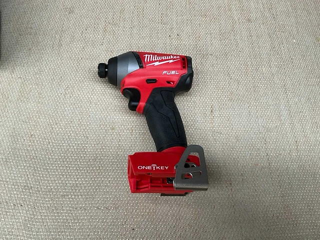 Milwaukee m18 oneid accu slagschroevendraaier - afbeelding 2 van  4