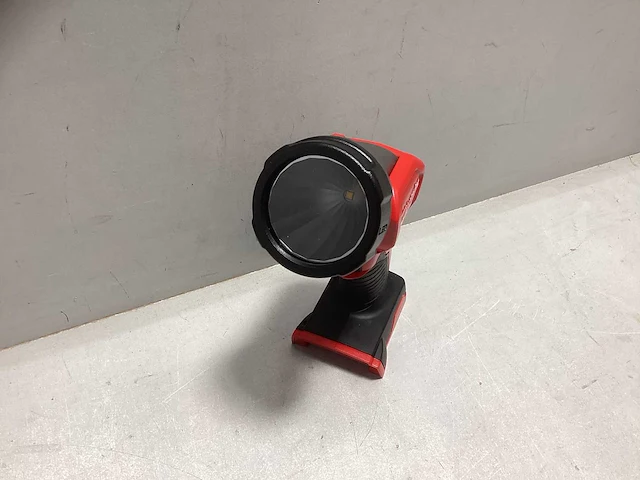 Milwaukee m18 t-led 18v li-ion accu werklamp - 120lm - afbeelding 4 van  4