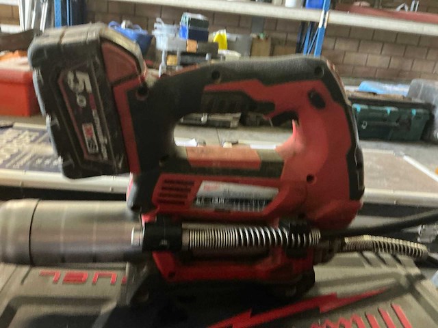 Milwaukee mg18 gg accu vetspuit - afbeelding 2 van  3